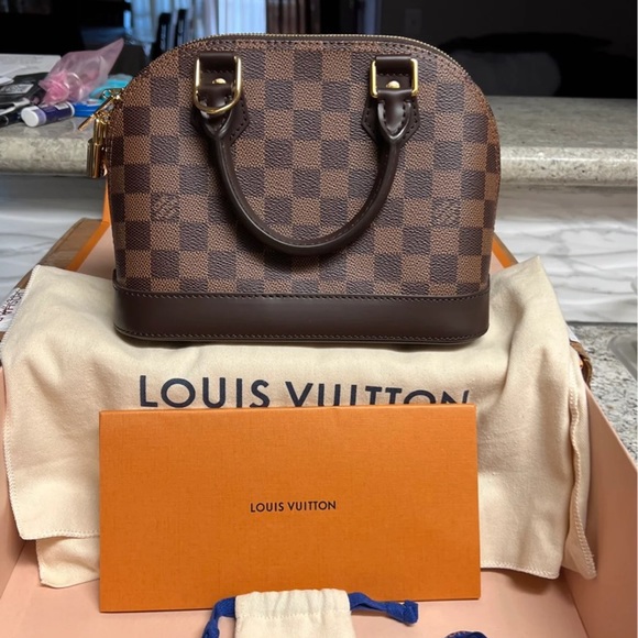 ❌SOLD ❌Louis Vuitton Damier Ebene Alma BB Bag🌺 - Picture 4 of 15